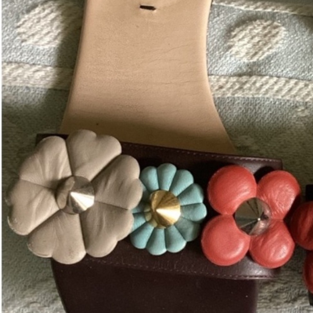 ✅Authentic FENDI FLOWERLAND  Puffy leather Sandals Size 8 1/2 Gorgeous Colors!🌺 - Picture 2 of 15